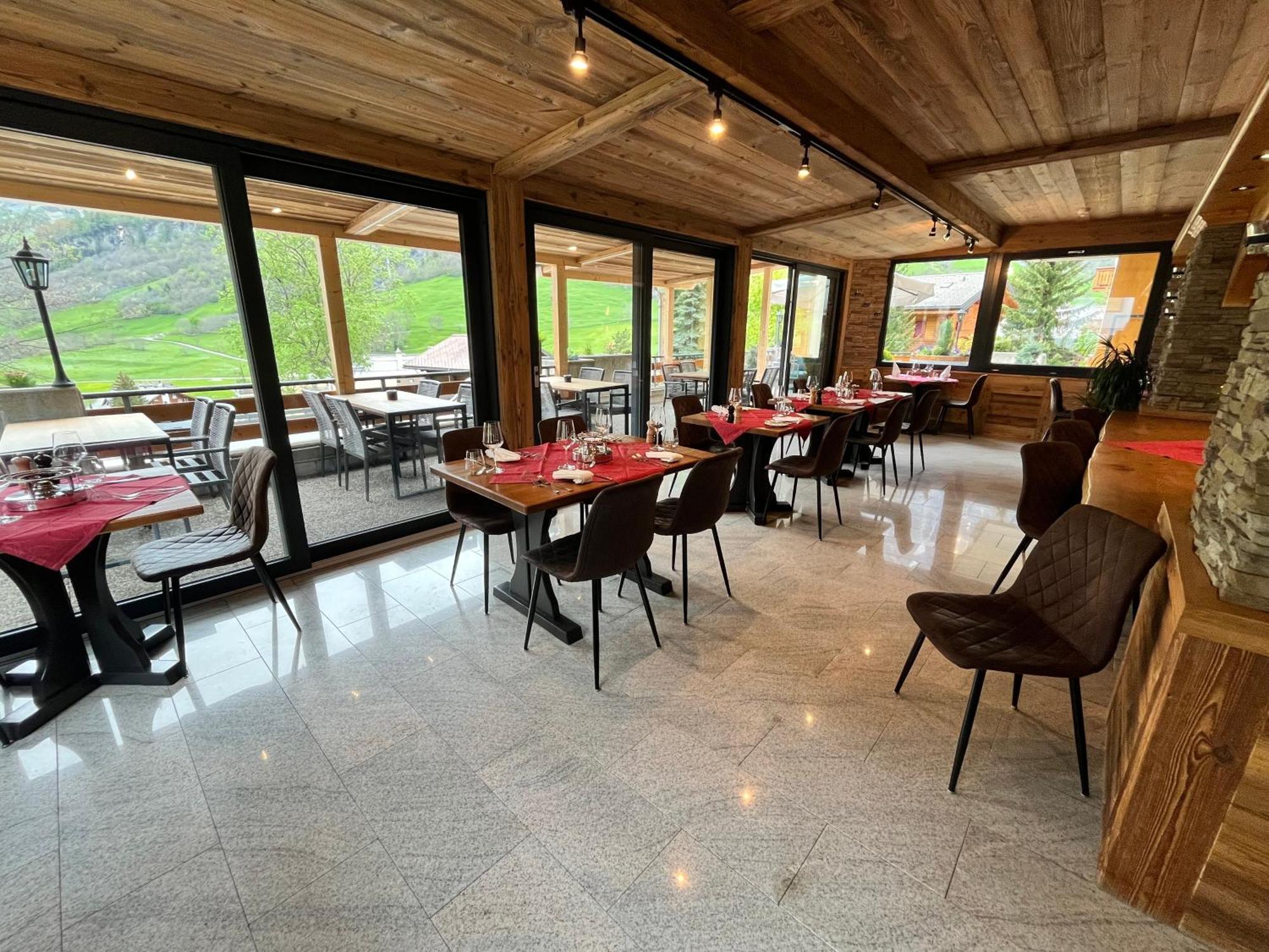 Hotel Alfa Superieur - Leukerbad-Therme エクステリア 写真